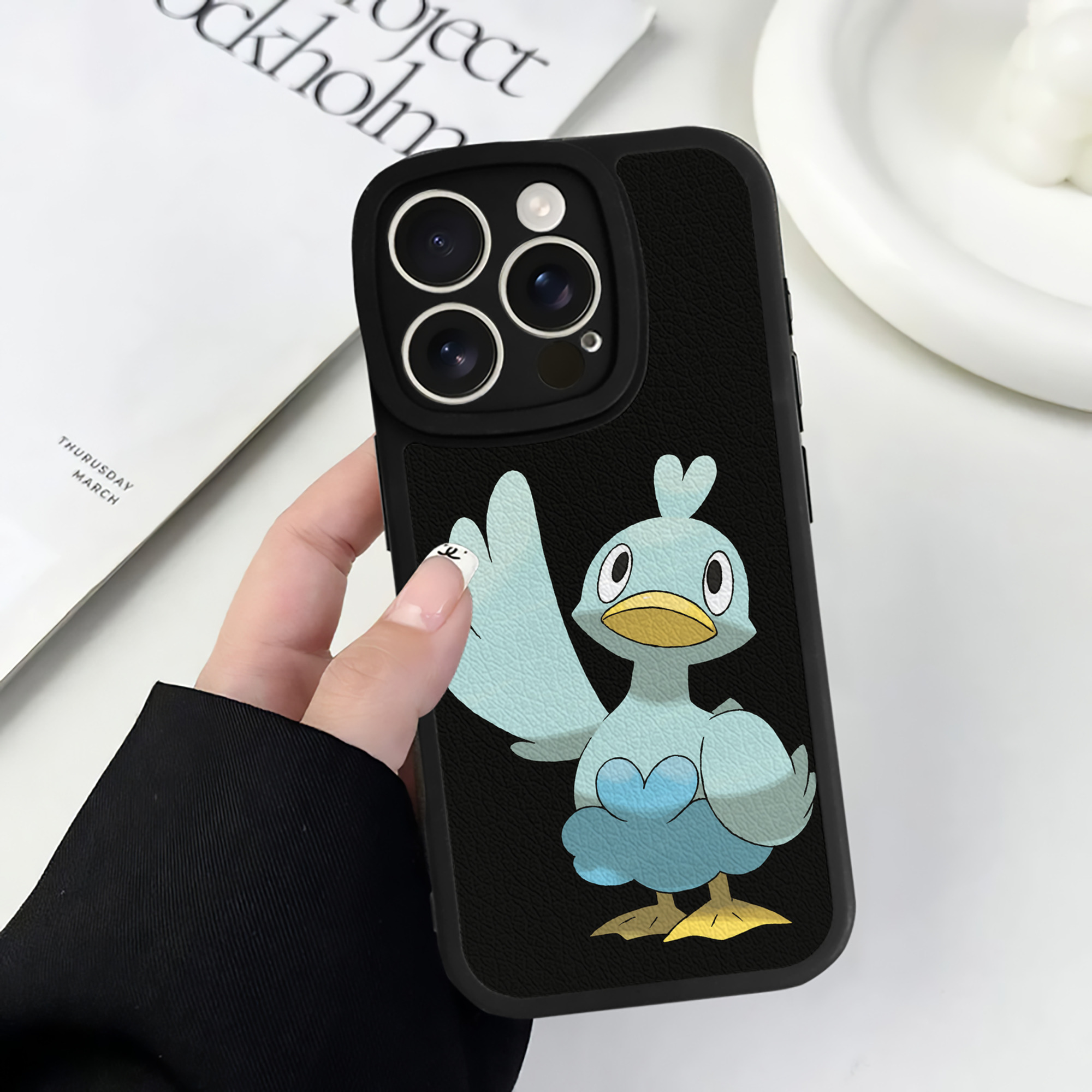 （画像用） ポケットモンスター Pokémon 【iPhone 16シリーズ対応】シリコンスマホケース（レザー調） 材質：シリコン